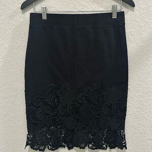 Haute Monde Large black laced skirt